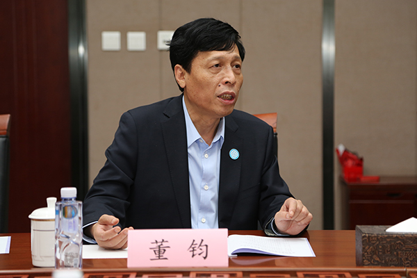 次常务理事会暨会长会议在清控清华校友会召开,联合会常务副会长董钧